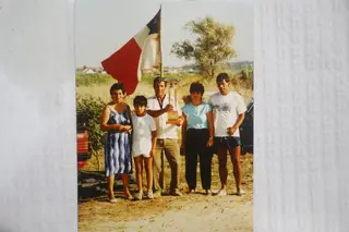 Manuel Fernandes (à direita) com as duas irmãs, um sobrinho e um primo, no dia em que o seu barco à vela ganhou uma regata