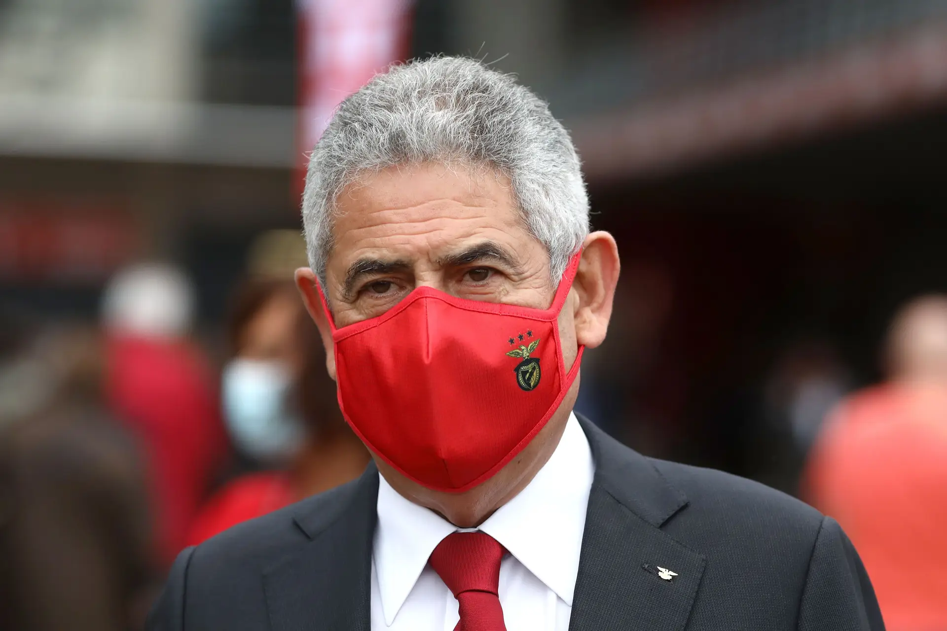 Benfica diz que não é arguido no caso e que funções de Vieira serão "asseguradas nos termos previstos na lei e nos estatutos"