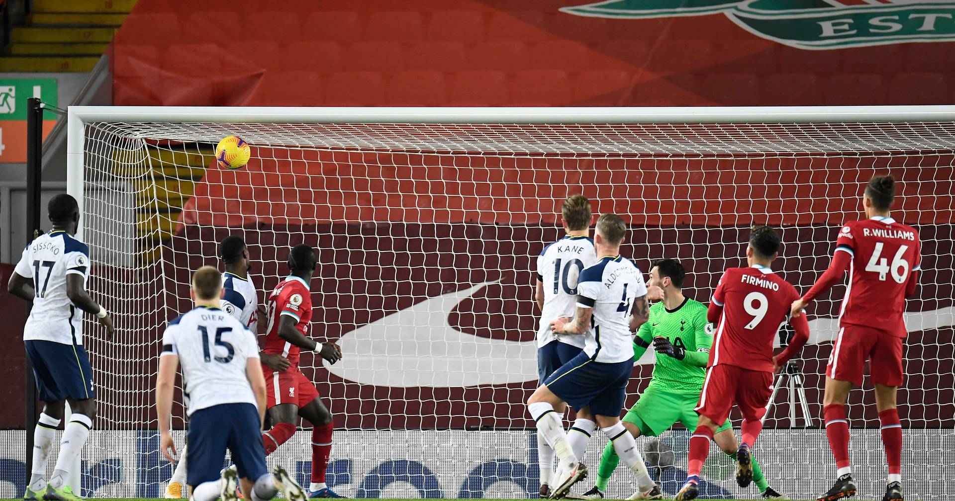 Liverpool FC 2-1 Tottenham Hotspur FC: Firmino teve cabeça de líder