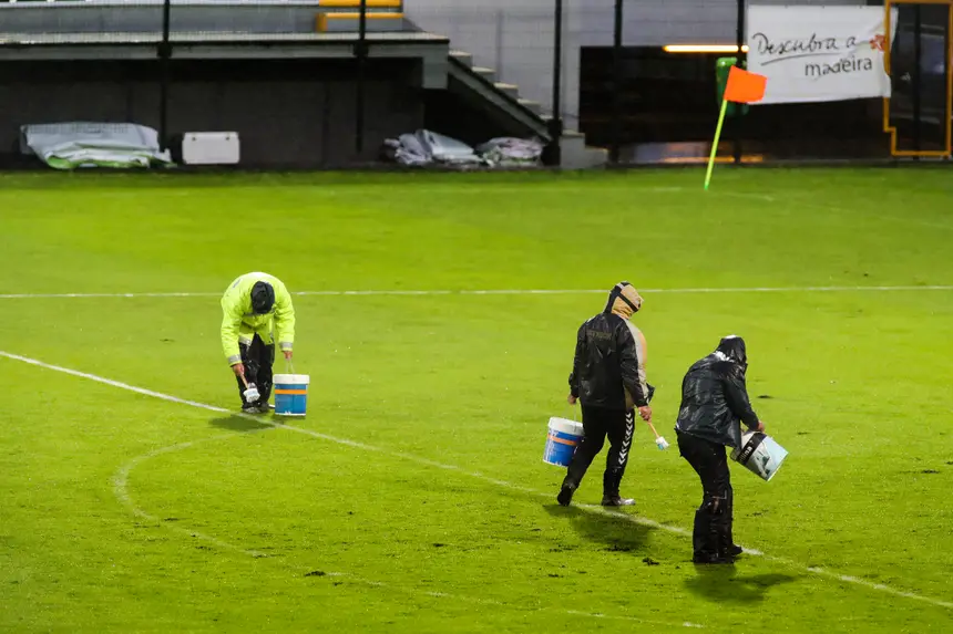 Почему перенесли матч. Почему перенесли матч. Ковильян насьонал мадейра. Чемпионат россии 2011 12 перенесенный матч 3 го тура. Перенос матча.