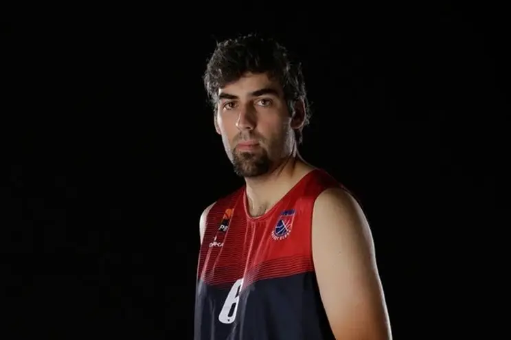 Paulo Diamantino ia entrar em campo quando caiu e nunca mais acordou. Tinha 36 anos e era basquetebolista