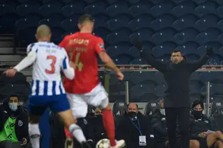 Esta segunda-feira, Benfica e FC Porto vão a jogo com menos 15 jogadores