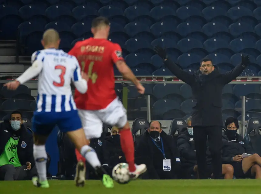 Grandes Jogos Esta Segunda Feira Benfica E Fc Porto Vao A Jogo Com Menos 15 Jogadores Tribuna Expresso