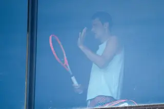 O Open da Austrália dentro de um quarto de hotel: 72 tenistas têm de estar confinados até oito dias antes do torneio