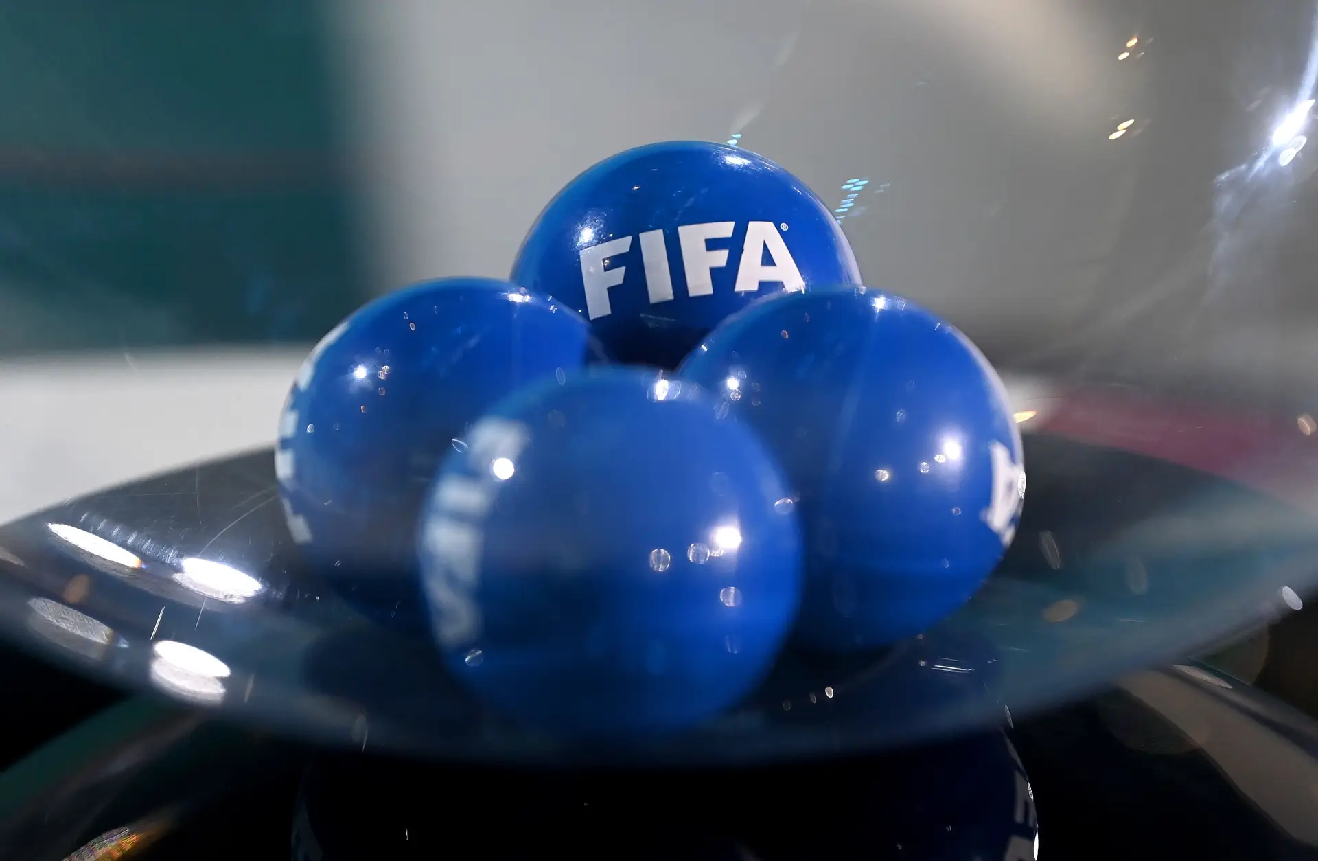 Superliga Europeia? Força, diz a FIFA, mas quem a jogar ficará proibido de participar em Mundiais e Europeus