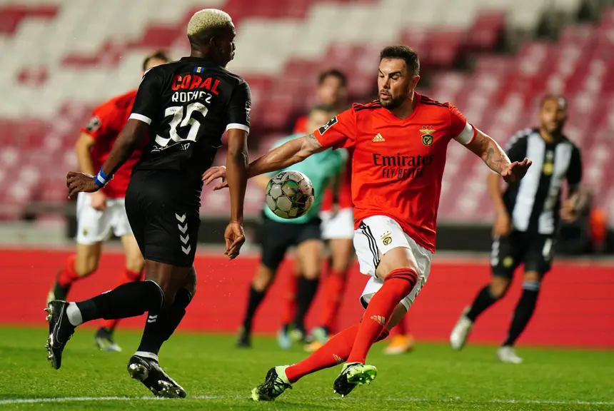 Tribuna Expresso Grandes Jogos O Benfica E Assim 8 Ou 80 Luisao Nao Teve Direito A Um Jogo De Despedida Jardel Tem Direito A Uma Epoca Inteira