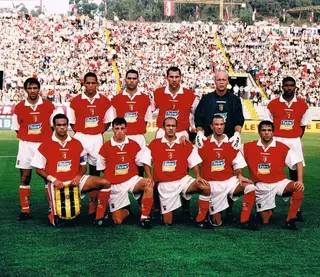 Idalécio (3º atrás à direita) no 2º jogo da 1ª eliminatória da Taça UEFA em que o S.C. Braga venceu o Vitesse Arnhem, por 2-0, na época 1997/98. 
