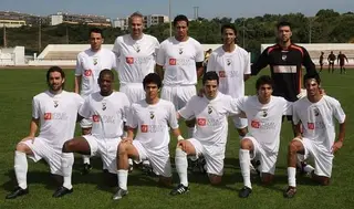 Na época 2009/10 Idalécio (2º atrás à esquerda) esteve no Farense