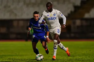 Nanu retirado de ambulância durante o BSAD-FC Porto após choque violento