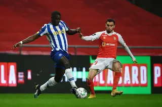 Sarr saiu do relvado a chorar e Lá em Casa Mando Eu espera que esteja tudo bem e que também não seja filmada neste estado lastimável