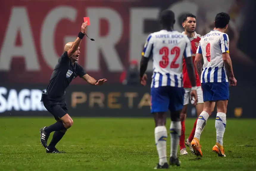 Divulgados os árbitros dos jogos de Sporting CP e SC Braga na Liga Europa e  Liga Conferência