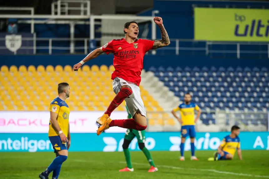 Tribuna Expresso Grandes Jogos Desnivelado O Benfica E O Clube Com Mais Tacas De Portugal Conquistadas O Estoril Praia Foi Apenas Uma Vez A Uma Final