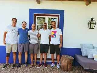 Miguel Vítor (à direita) com os amigos de infância, no Alentejo