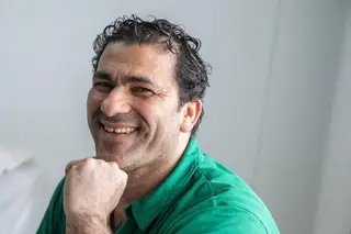 “Uns chavalos drogados gritaram 'oh palhaço'. Eu, burro, respondi, levei e dei socos, fugi e fiz uma rutura. Porque não fiquei calado?”