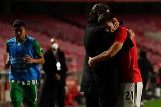 Não sei exatamente quem fez o quê ou porque o fez a Pizzi, mas peço encarecidamente ao responsável que continue. Pelo Benfica e por nós