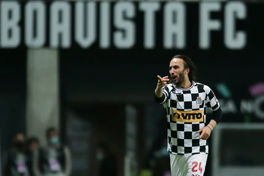 Tribuna Expresso Boavista Vence Famalicao E Entrega Ultimo Lugar Ao Maritimo