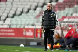 Jesus continua a apostar no 3-4-3