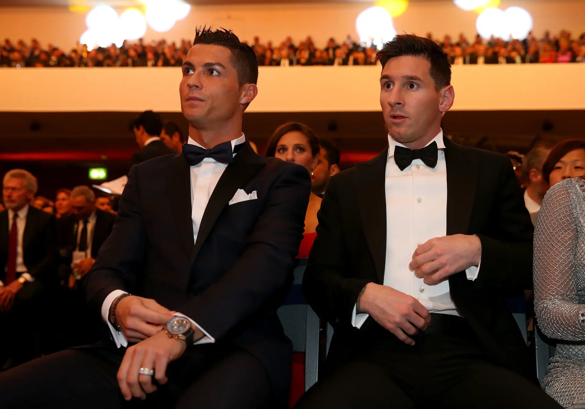 Aqui estão Cristiano e Messi, com toda a honra e glória e pompa e circunstância