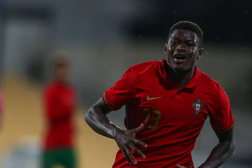 Grandes Jogos Nuno Mendes A Primeira Vez Na Selecao E Logo A Titular Tribuna Expresso