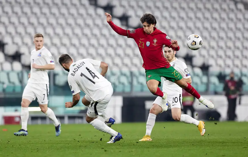 Que bom é ver este João, Feliz apenas por jogar futebol (a crónica