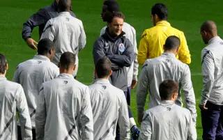 Vitor Pereira, ao centro, durante um treino no Dragão