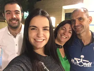 Com a mulher e os filhos
