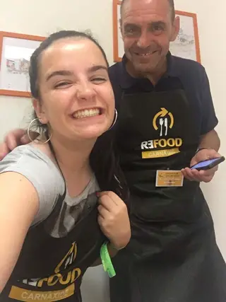 Tuck e a filha Inês são voluntários da Refood, em Carnaxide