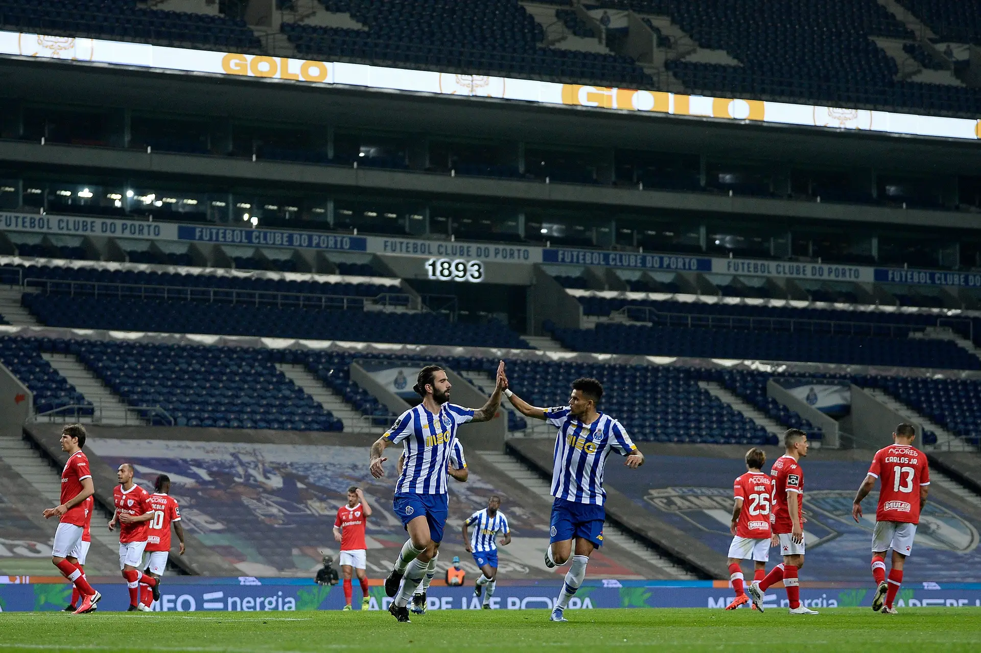 LIGA DOS CAMPEÕES: ASSISTÊNCIA DE NANU NA VITÓRIA DO PORTO FRENTE