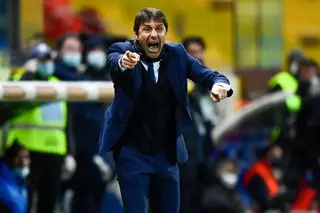 O Inter é tiki-taka? Um estilo de jogo direto? Ou algo no meio? Quem pergunta é Antonio Conte, o novo campeão italiano