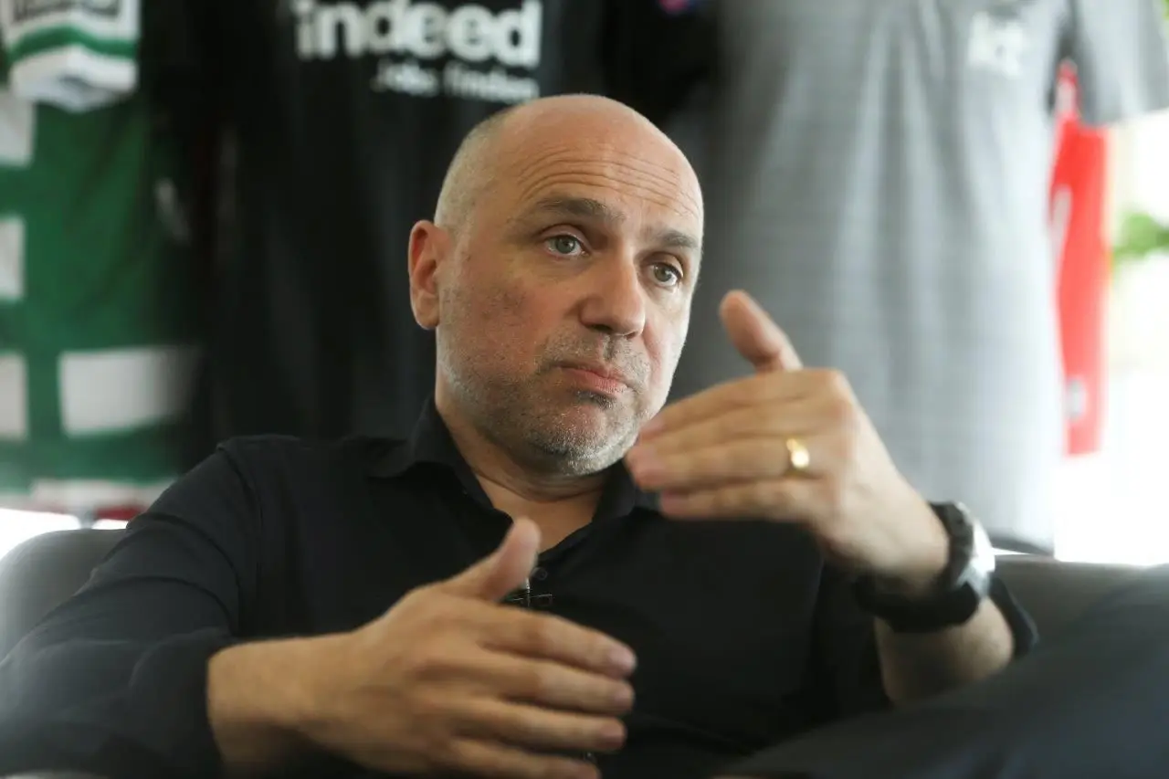 Carlos Gonçalves durante a entrevista à Tribuna