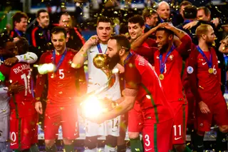 Do triângulo invertido ao efeito campeões europeus: a década de crescimento do futsal em Portugal