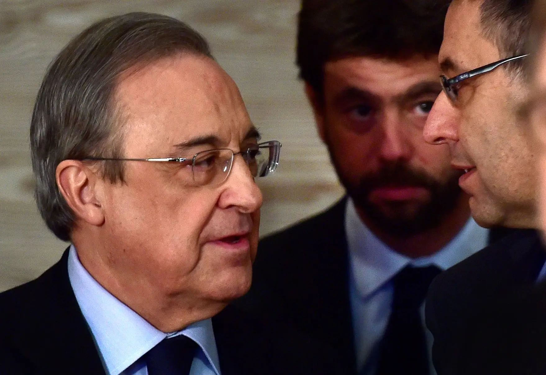Pérez, Agnelli e Bartomeu (respetivamente presidentes do Real Madrid e da Juventus e ex-presidente do Barcelona)