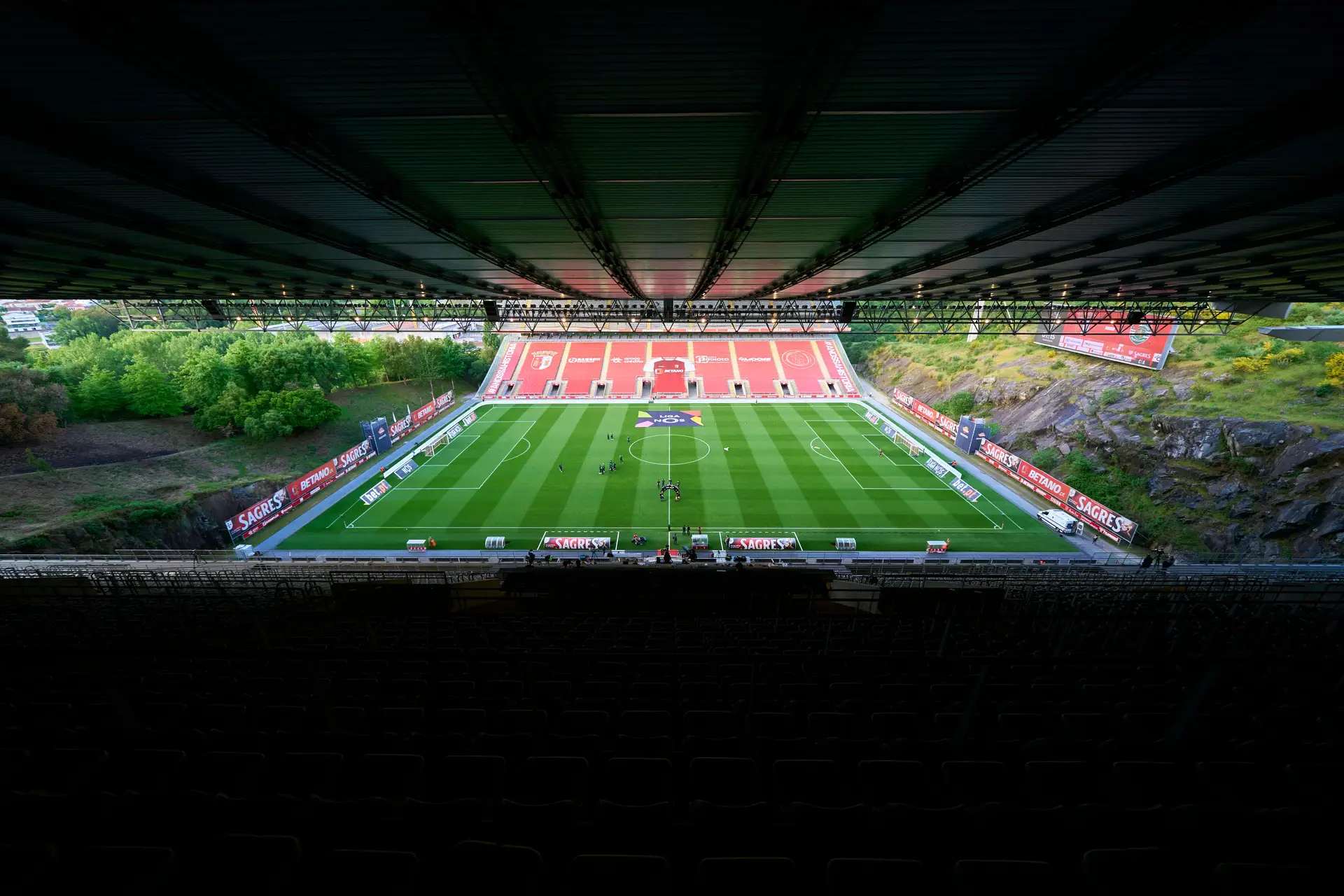 Buscas ao Sporting de Braga e Vitória de Guimarães detetaram €3,5 milhões de fugas aos impostos