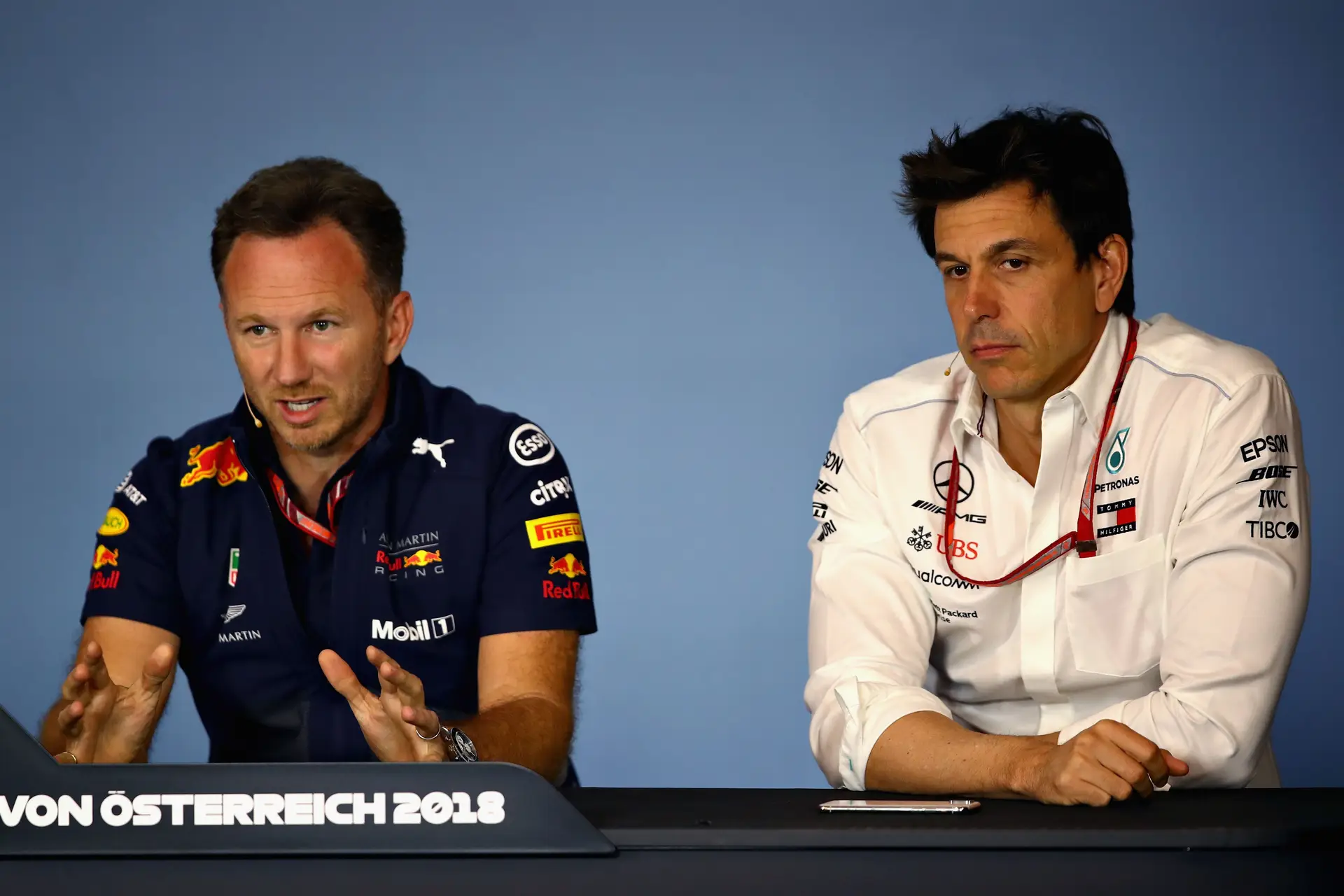 Christian Horner, da Red Bull, e Toto Wolff, da Mercedes. Rivais, em 2018 como agora.