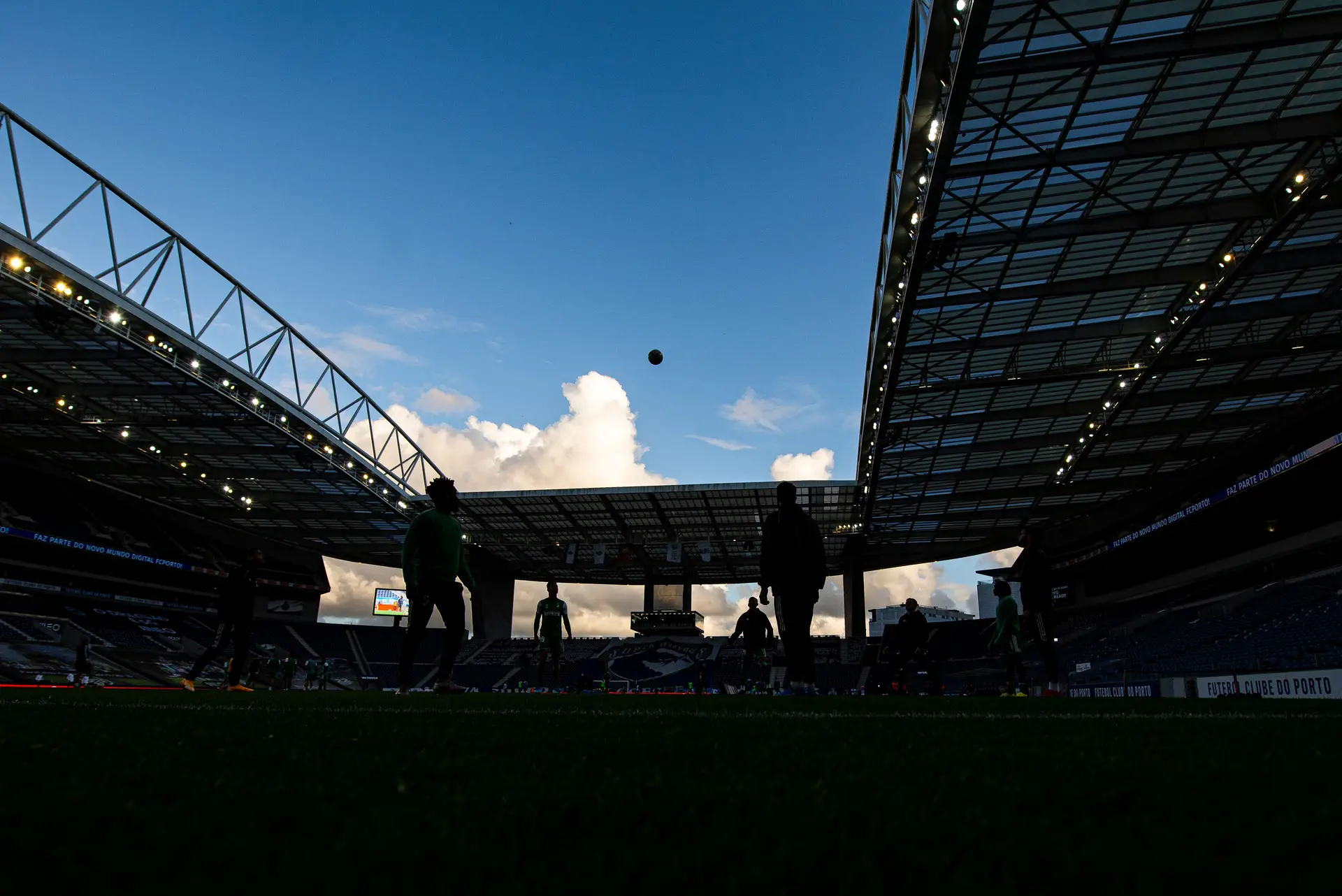 À conversa sobre o relvado do Estádio do Dragão - Portal de