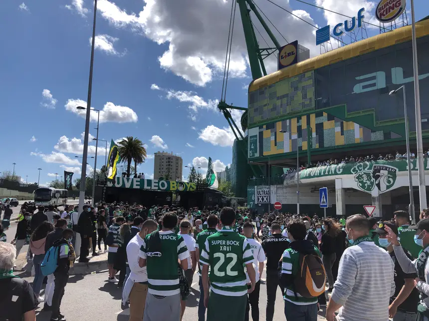 Sporting tem tudo contra. Mas empate de Alvalade dá esperança