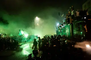 “Teve de ser à Sporting. O Sporting não pode ser campeão sem sofrer”. Uma noite nas ruas com aqueles que não sabem como é ser de outra forma