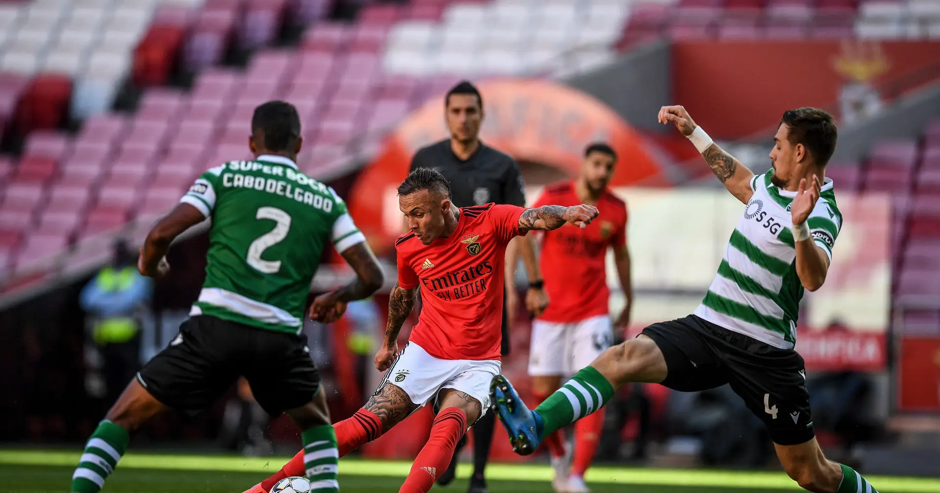 Benfica e outros três clubes portugueses têm jogadores diagnosticados com  Covid-19, futebol português