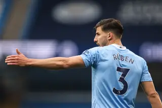 UI, UI! RÚBEN DIAS NÃO ESTÁ ISENTO DE CRÍTICAS, APÓS EMPATE DO MANCHESTER  CITY; ANTIGA ESTRELA DO FUTEBOL INGLÊS 'APONTA A MIRA' AO EX BENFICA