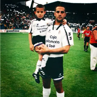 Ao colo do pai, Taira