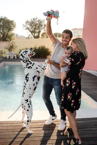 Com a mulher, o filho Xavier e a cadela Kia