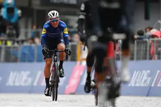 João Almeida renascido: português entra no top-10 da Volta a Itália e volta a ser o homem para a geral da Deceuninck