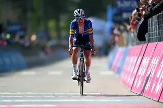 João Almeida e o Giro d'Itália, um relacionamento sério: português acaba em 2.º lugar na 17.ª etapa