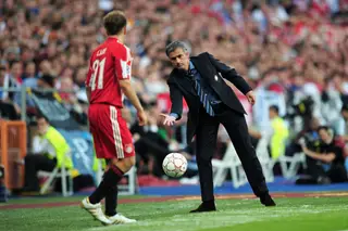 Na final contra o Inter de Mourinho, nós, do Bayern, fomos derrotados. Nessa altura, todos falavam sobre jogar contra a bola