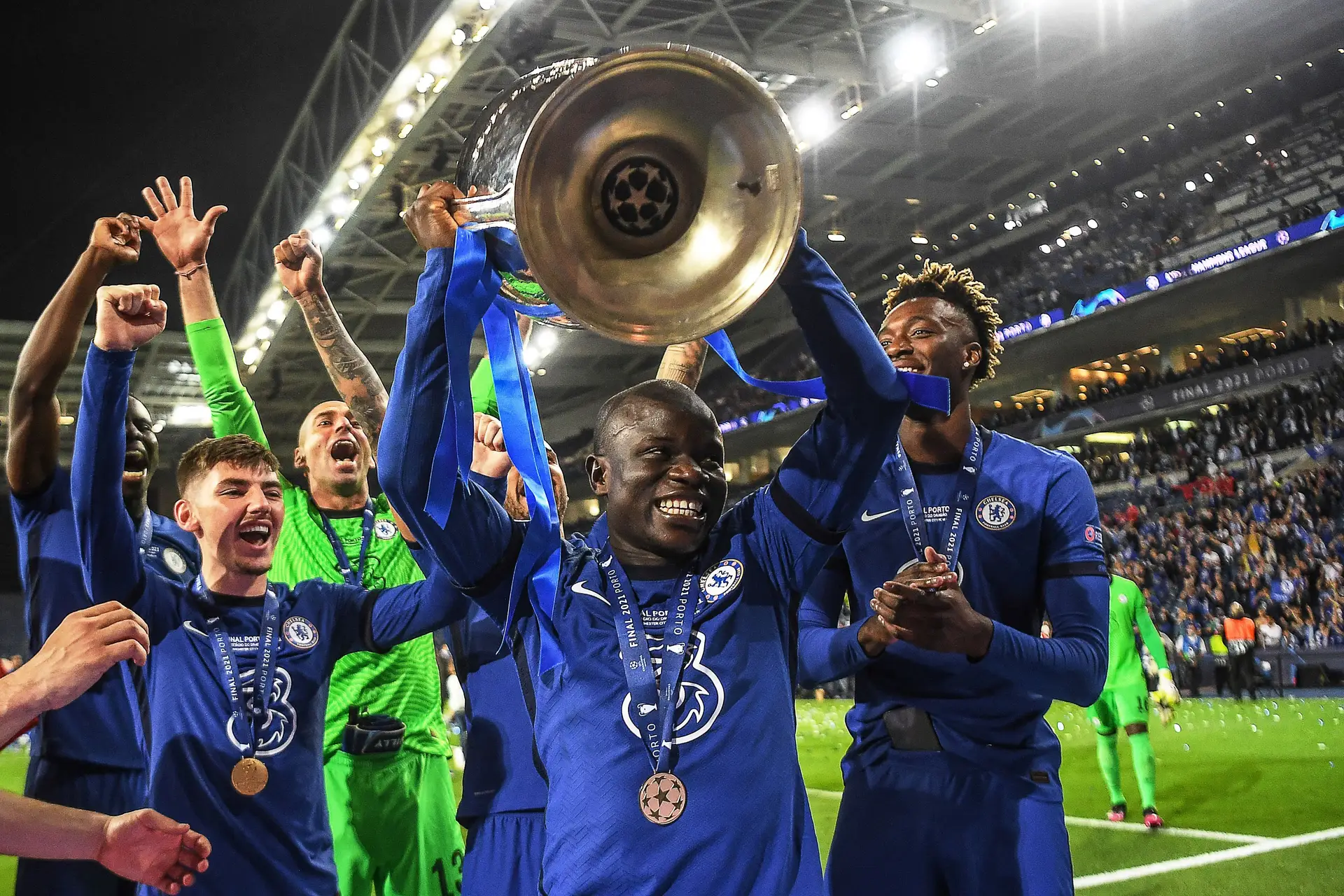 Mais um nome sonante na Arábia Saudita: Kanté vai jogar com Benzema, que “uma vez” lhe disse que é “o melhor box to box do mundo”