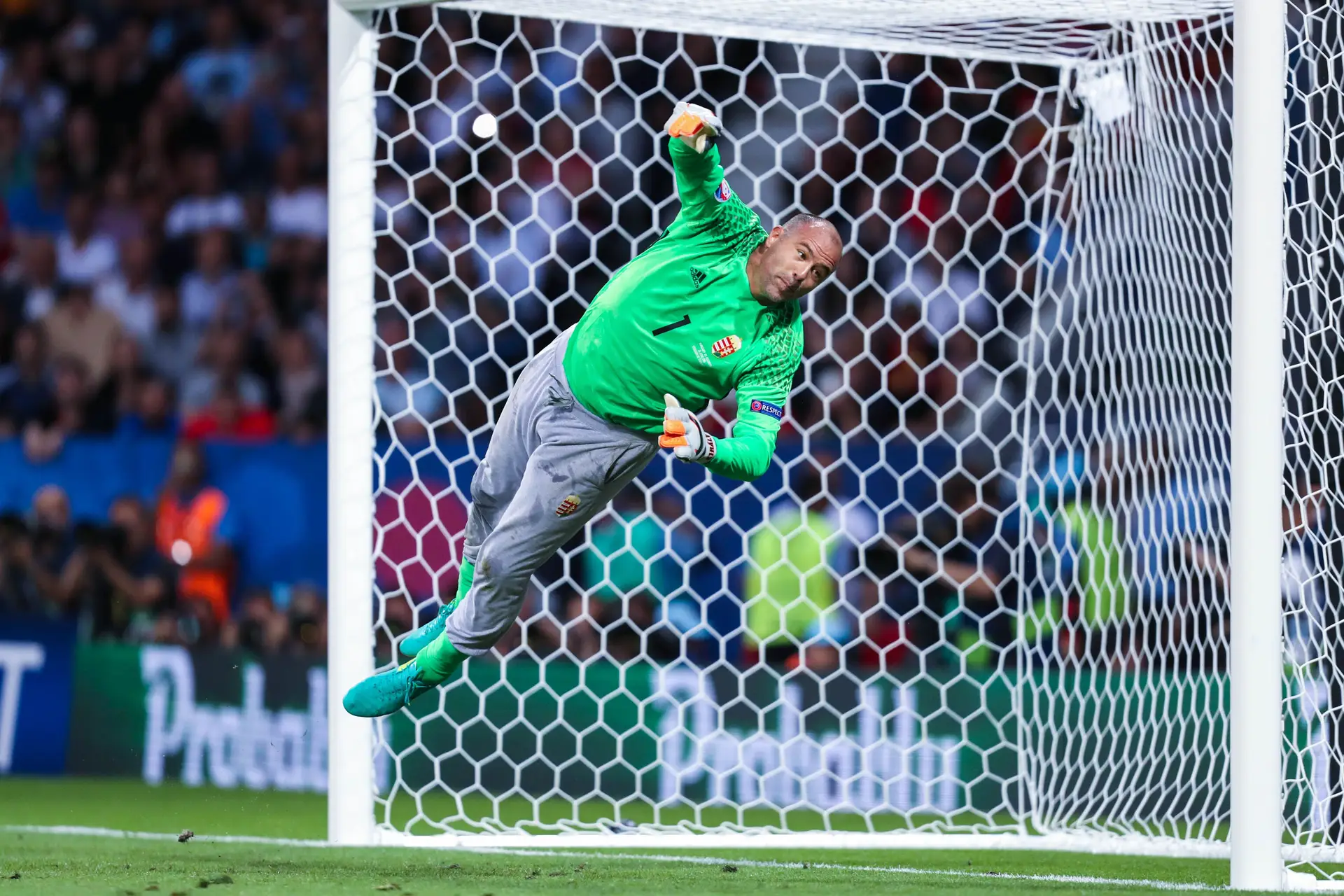 Gábor Király é o jogador mais internacional de sempre da Hungria, com 108 partidas feitas pela seleção