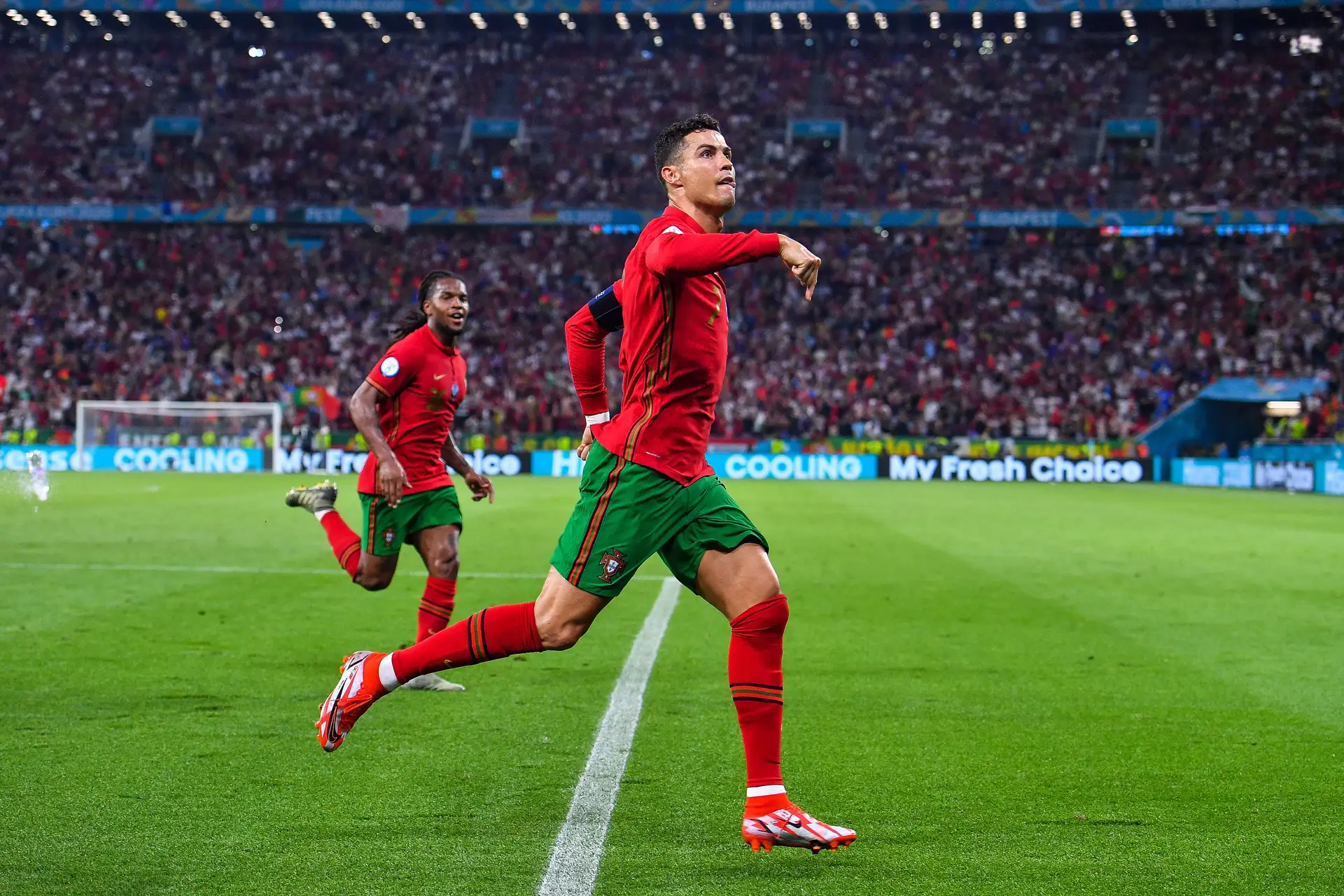 Bis de Ronaldo garante Portugal nos oitavos-de-final, UEFA EURO