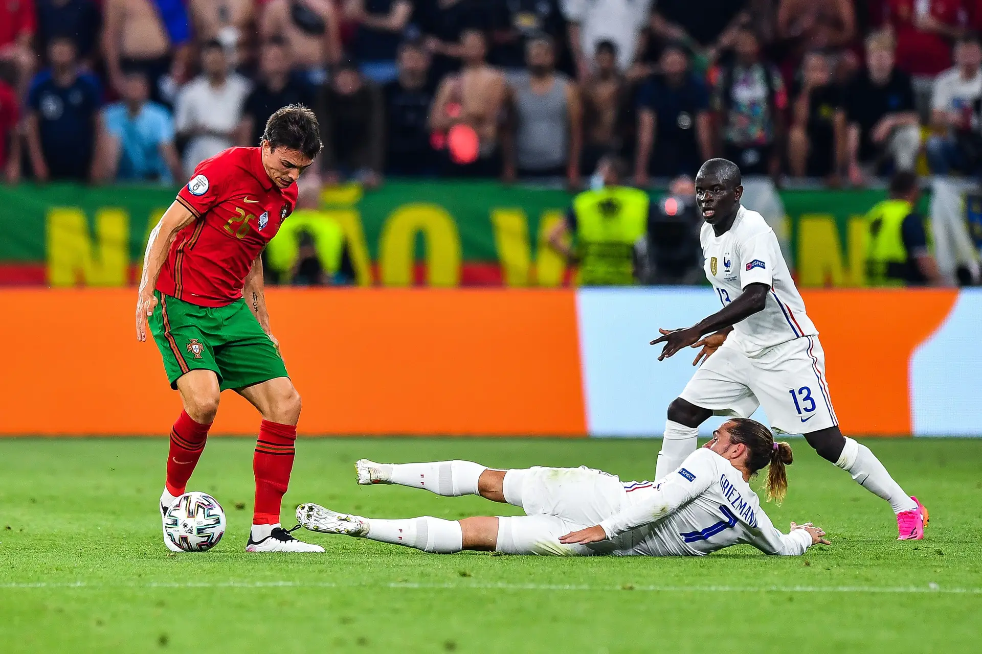 Olha Pogba, para os colegas este é o Palhinha, tu referes-te a ele como João Maria, se fazes favor (por Um Azar do Kralj)