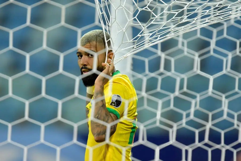 Gabriel Barbosa usa a camisola 21