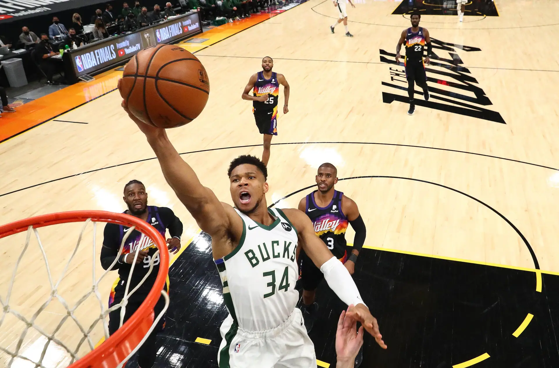 NBA: Giannis Antetokounmpo opina sobre o melhor jogador do mundo atualmente